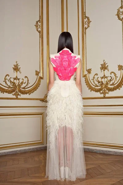 Look 18